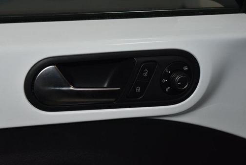 Pure White 2018 Volkswagen Beetle 2.0T SE