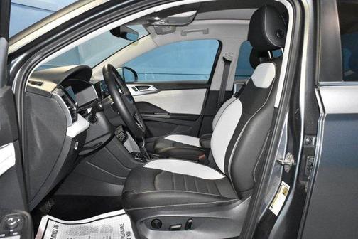 Platinum Gray Metallic 2025 Volkswagen Taos 1.5T SEL