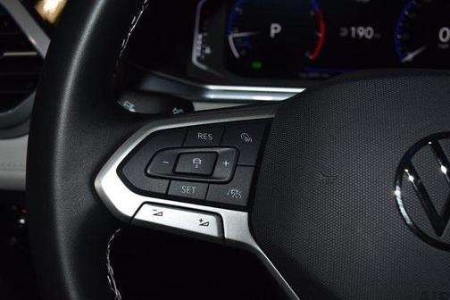 Platinum Gray Metallic 2025 Volkswagen Taos 1.5T SEL