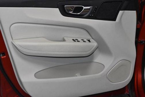 Fusion Red Metallic 2022 Volvo XC60 B5 Momentum