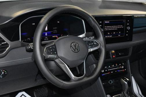 2025 Volkswagen Taos 1.5T SE Black