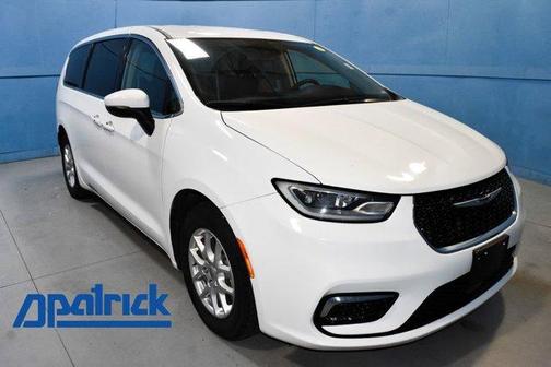 Bright White Clearcoat 2023 Chrysler Pacifica Touring-L