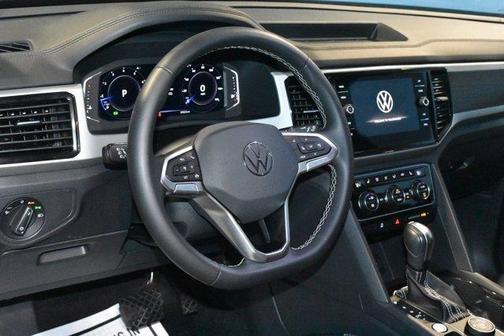 Deep Black Pearl Effect 2023 Volkswagen Atlas 3.6L SE w/Technology