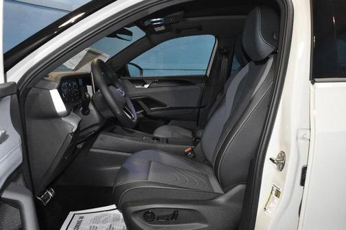 Sandstone 2026 Volkswagen Tiguan 2.0T SE R-Line Black
