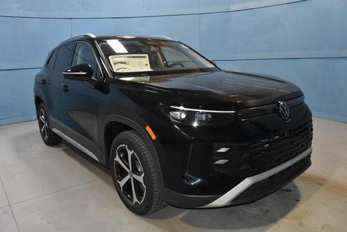 Deep Black Pearl Effect 2026 Volkswagen Tiguan 2.0T SE