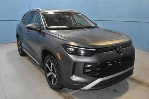 Platinum Gray Metallic 2026 Volkswagen Tiguan 2.0T SE