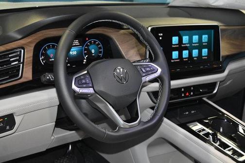 Opal White Pearl 2026 Volkswagen Atlas 2.0T SE W/TECHNOLOGY