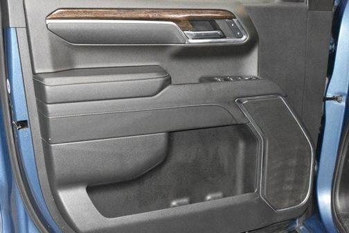 Metallic 2024 GMC Sierra 1500 SLE