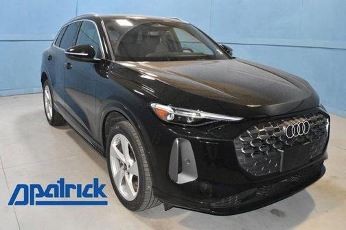 Mythos Black Metallic 2025 Audi Q5 2.0T quattro Premium