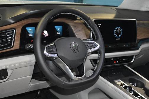 Opal White Pearl 2026 Volkswagen Atlas 2.0T SE
