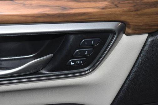 Platinum White Pearl 2021 Honda CR-V Hybrid Touring