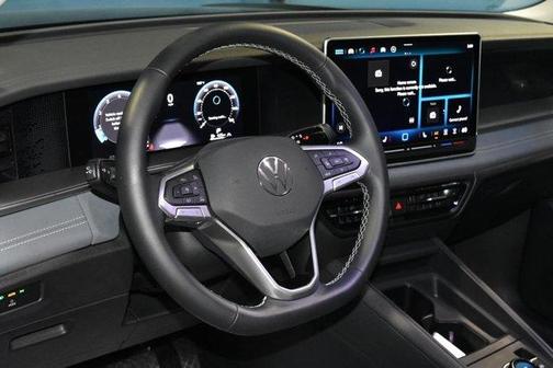 Deep Black Pearl Effect 2026 Volkswagen Tiguan 2.0T SE