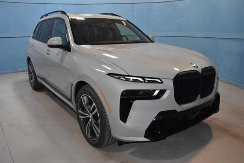 Gray Metallic 2027 BMW X7 xDrive40i