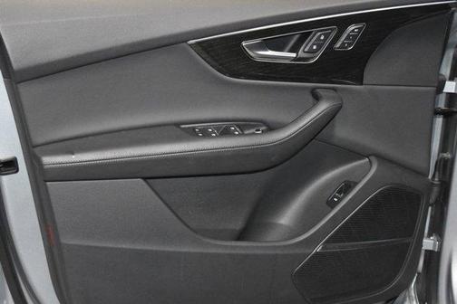 2024 Audi Q7 45 Premium Plus