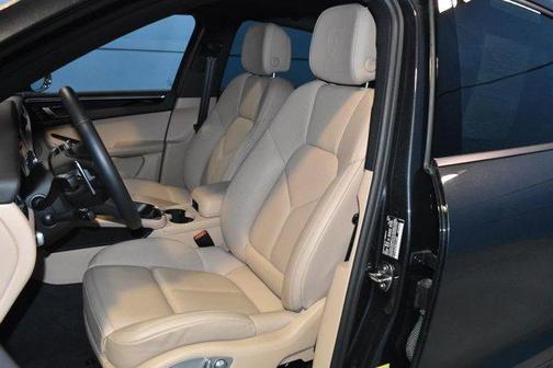 Volcano Grey Metallic 2025 Porsche Macan