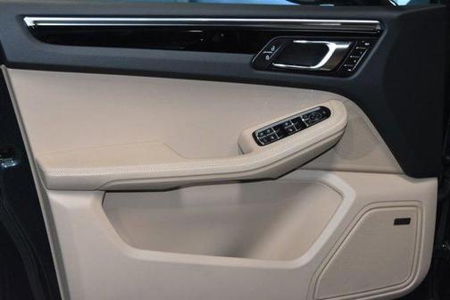 Volcano Grey Metallic 2025 Porsche Macan