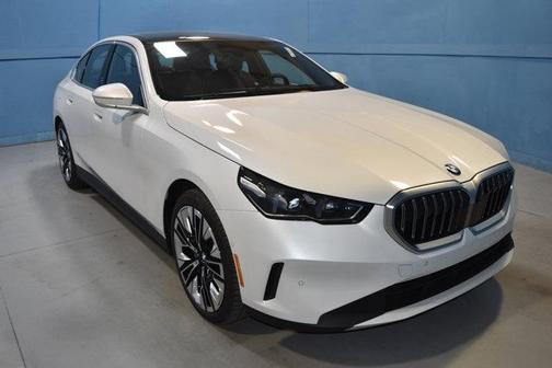 Mineral White Metallic 2026 BMW 530 i xDrive Sedan