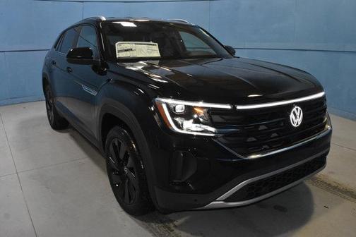 Deep Black Pearl Effect 2026 Volkswagen Atlas Cross Sport 2.0T SE W/TECHNOLOGY