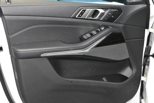 Mineral White Metallic 2024 BMW X7 xDrive40i