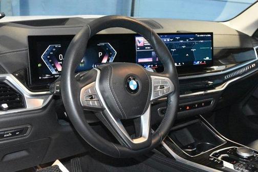 Mineral White Metallic 2024 BMW X7 xDrive40i