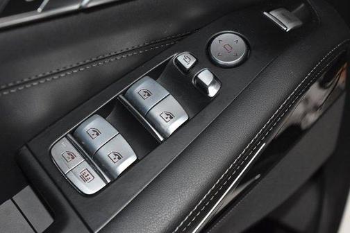 Mineral White Metallic 2024 BMW X7 xDrive40i