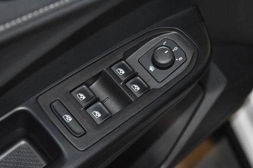 2025 Volkswagen Taos 1.5T SE Black