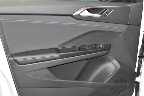 2025 Volkswagen Taos 1.5T SE Black