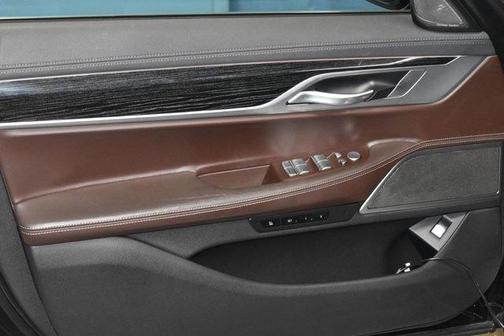 2022 BMW 740 i xDrive