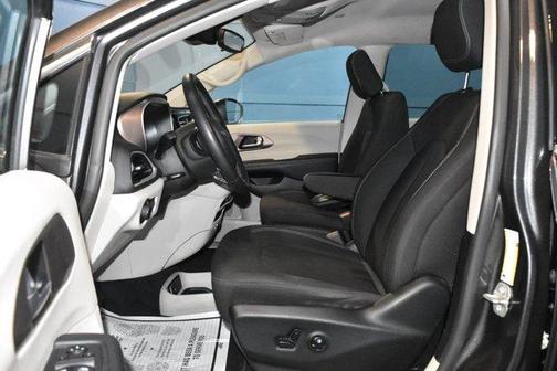 Granite Crystal Clearcoat Metallic 2023 Chrysler Voyager LX