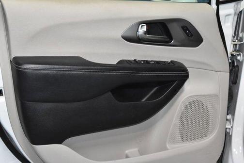 2022 Chrysler Pacifica Touring-L