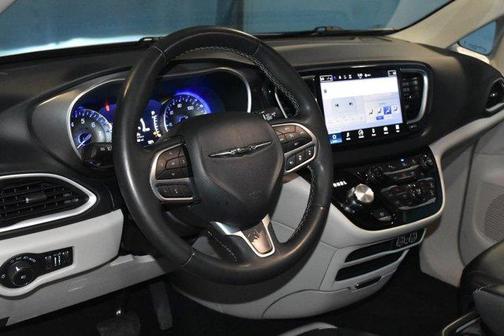 2024 Chrysler Pacifica Touring-L