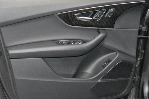 2022 Audi Q7 45 Premium Plus