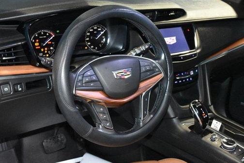 Stellar Black Metallic 2020 Cadillac XT5 Premium Luxury