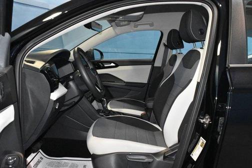 Deep Black Pearl Effect 2025 Volkswagen Taos 1.5T S