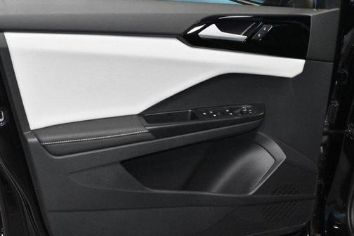 Deep Black Pearl Effect 2025 Volkswagen Taos 1.5T S