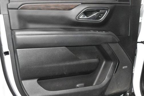 Summit White 2021 Chevrolet Suburban Z71