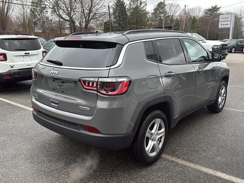Sting Gray Clearcoat 2023 Jeep Compass Latitude