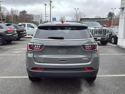 Sting Gray Clearcoat 2023 Jeep Compass Latitude