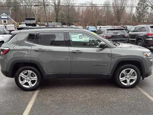 Sting Gray Clearcoat 2023 Jeep Compass Latitude