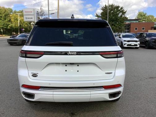 2022 Jeep Grand Cherokee Summit