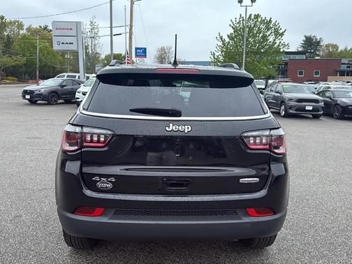 Diamond Black 2022 Jeep Compass Latitude