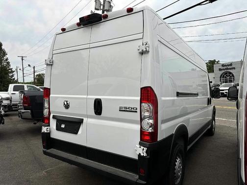 Bright White Clearcoat 2026 RAM ProMaster 2500 High Roof