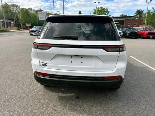 2023 Jeep Grand Cherokee Laredo