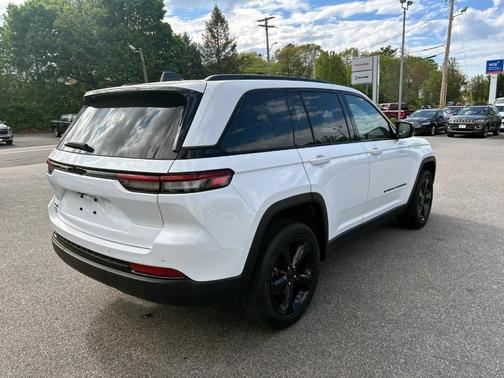2023 Jeep Grand Cherokee Laredo