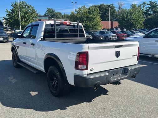 Bright White Clearcoat 2022 RAM 1500 Classic SLT