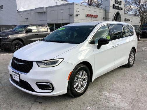 2024 Chrysler Pacifica Touring-L