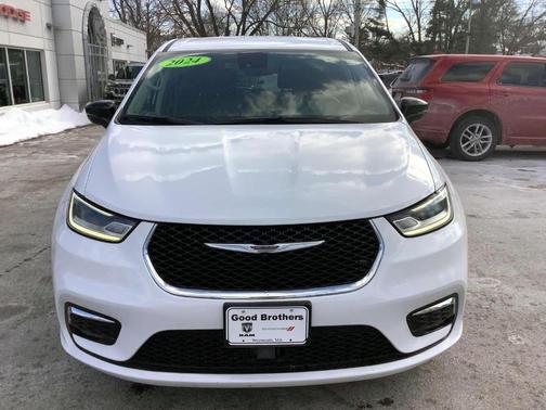 2024 Chrysler Pacifica Touring-L