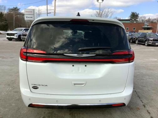 2024 Chrysler Pacifica Touring-L