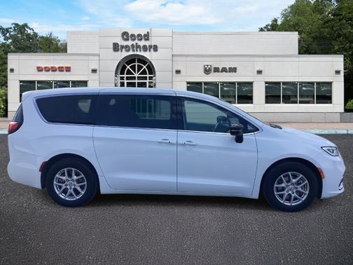 2024 Chrysler Pacifica Touring-L