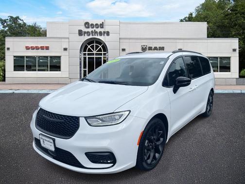 2024 Chrysler Pacifica Touring-L